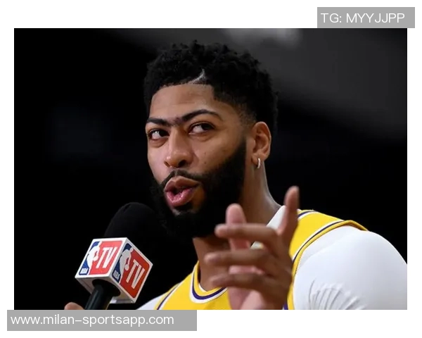 浓眉带病坚持比赛期间两次呕吐全力以赴助球队争胜 浓眉带病坚持比赛期间两次呕吐全力以赴助球队争胜