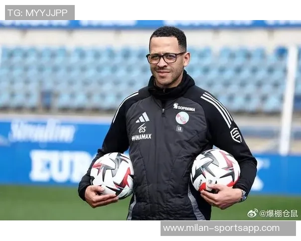 罗塞尼尔与切尔西高层会谈白堡全力寻找新任主帅 罗塞尼尔与切尔西高层会谈白堡全力寻找新任主帅